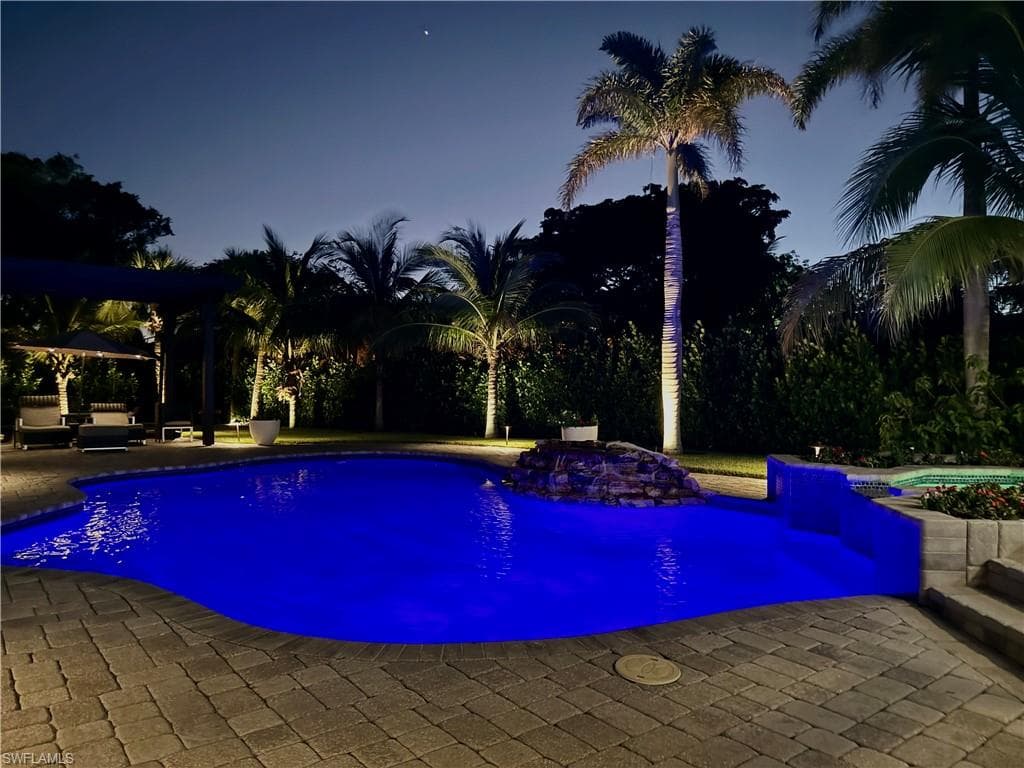 1555 Crayton RD, NAPLES FL 34102-46