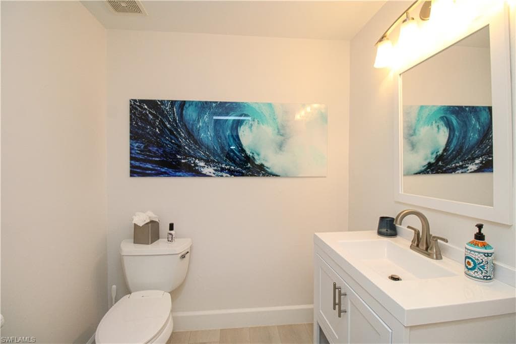 1555 Crayton RD, NAPLES FL 34102-21