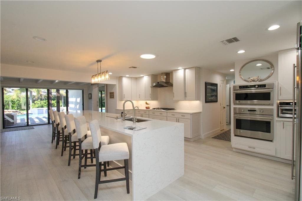 1555 Crayton RD, NAPLES FL 34102-6