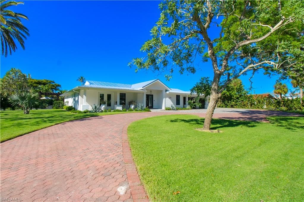 1555 Crayton RD, NAPLES FL 34102-2
