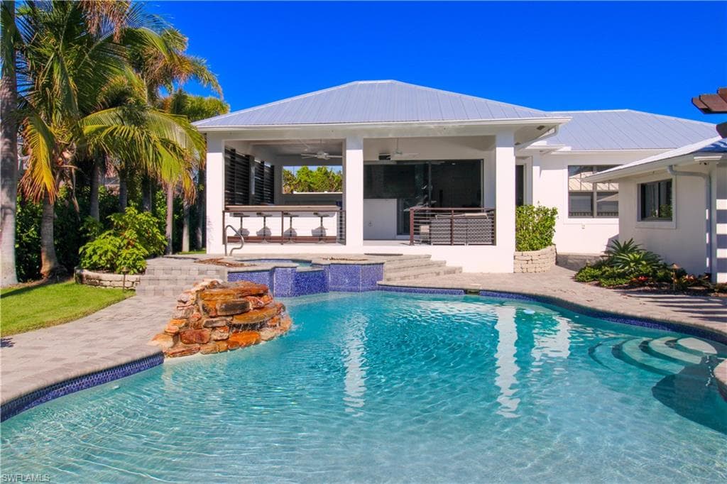 1555 Crayton RD, NAPLES FL 34102-35