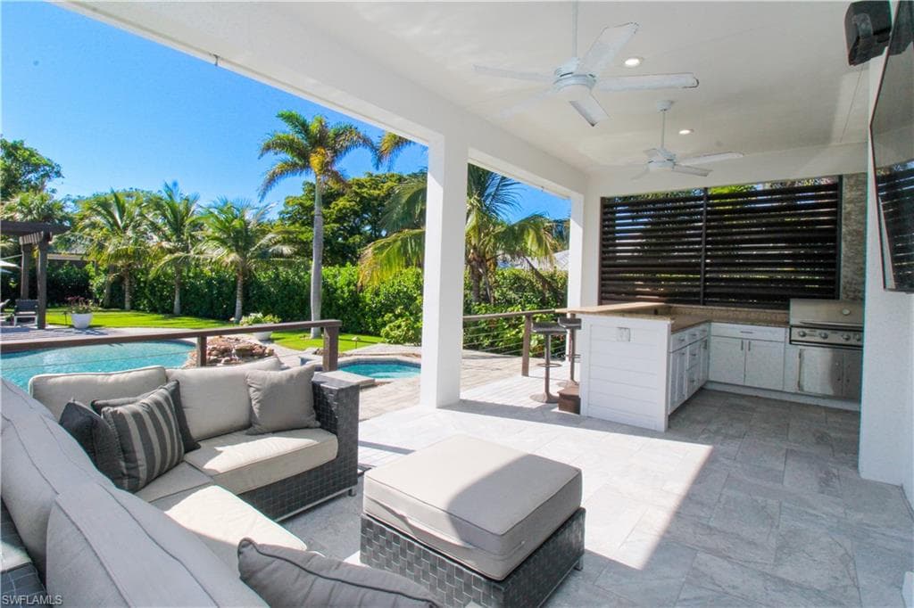 1555 Crayton RD, NAPLES FL 34102-31