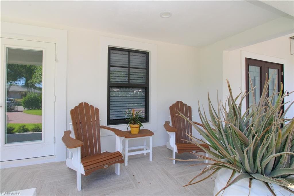 1555 Crayton RD, NAPLES FL 34102-4