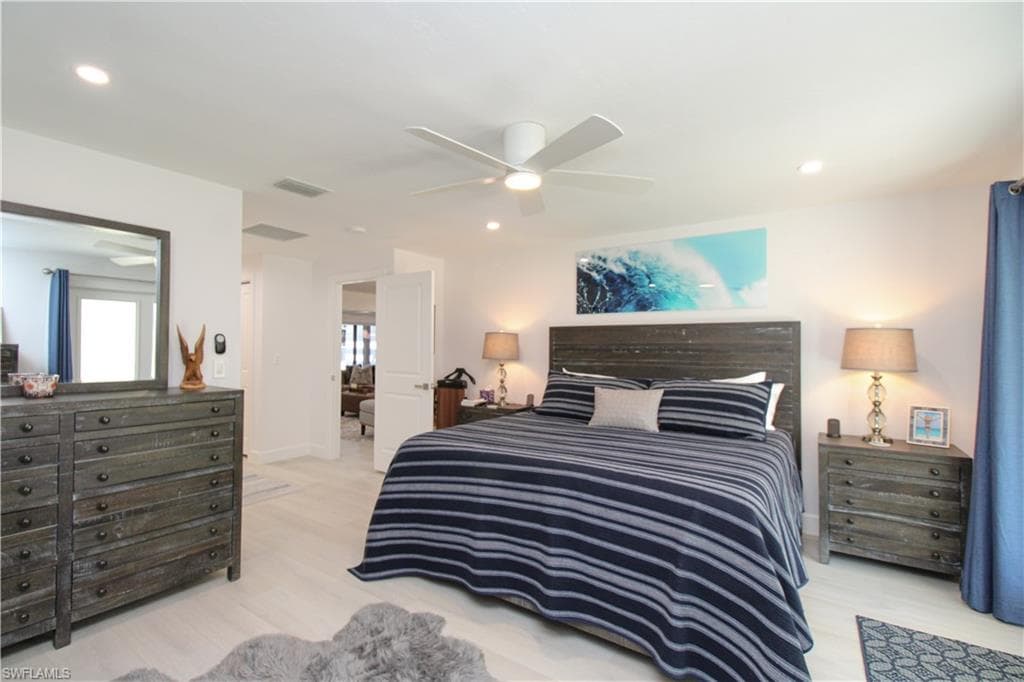 1555 Crayton RD, NAPLES FL 34102-19