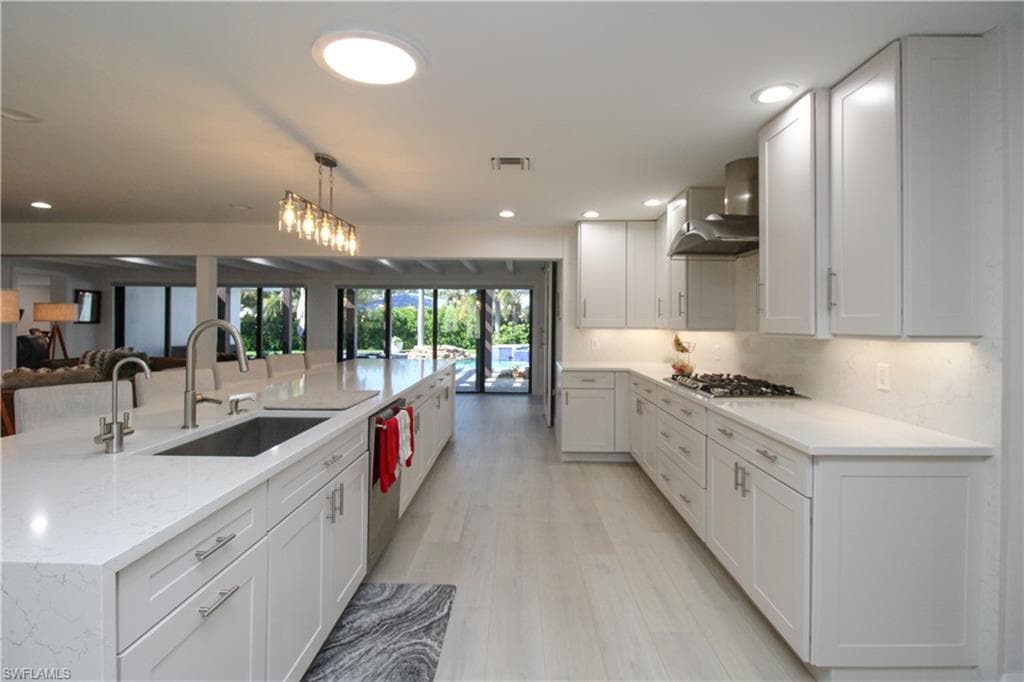 1555 Crayton RD, NAPLES FL 34102-8