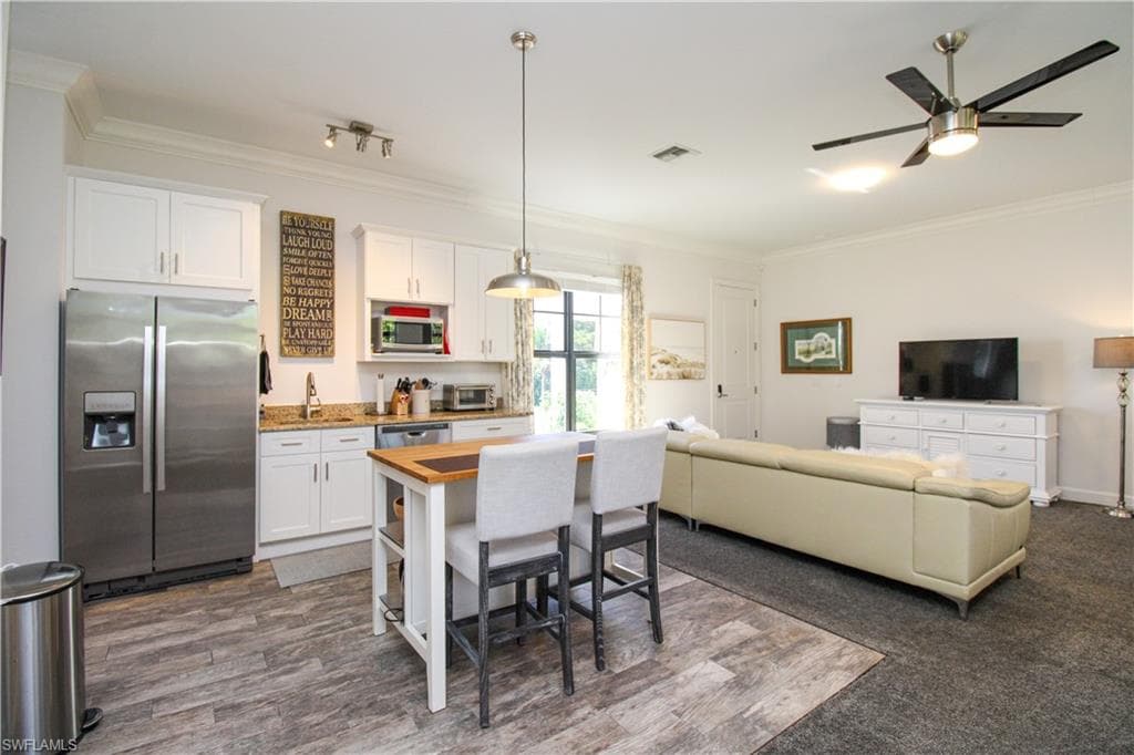 1555 Crayton RD, NAPLES FL 34102-23