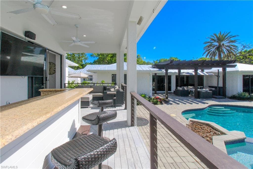 1555 Crayton RD, NAPLES FL 34102-32
