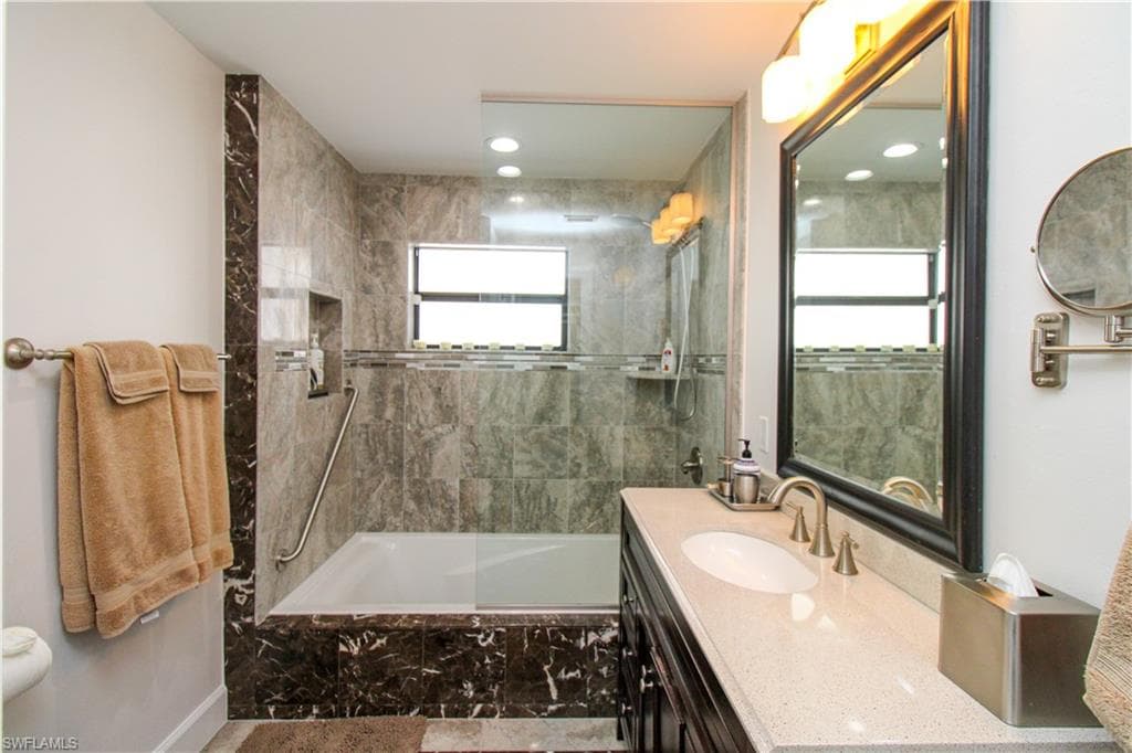 1555 Crayton RD, NAPLES FL 34102-13
