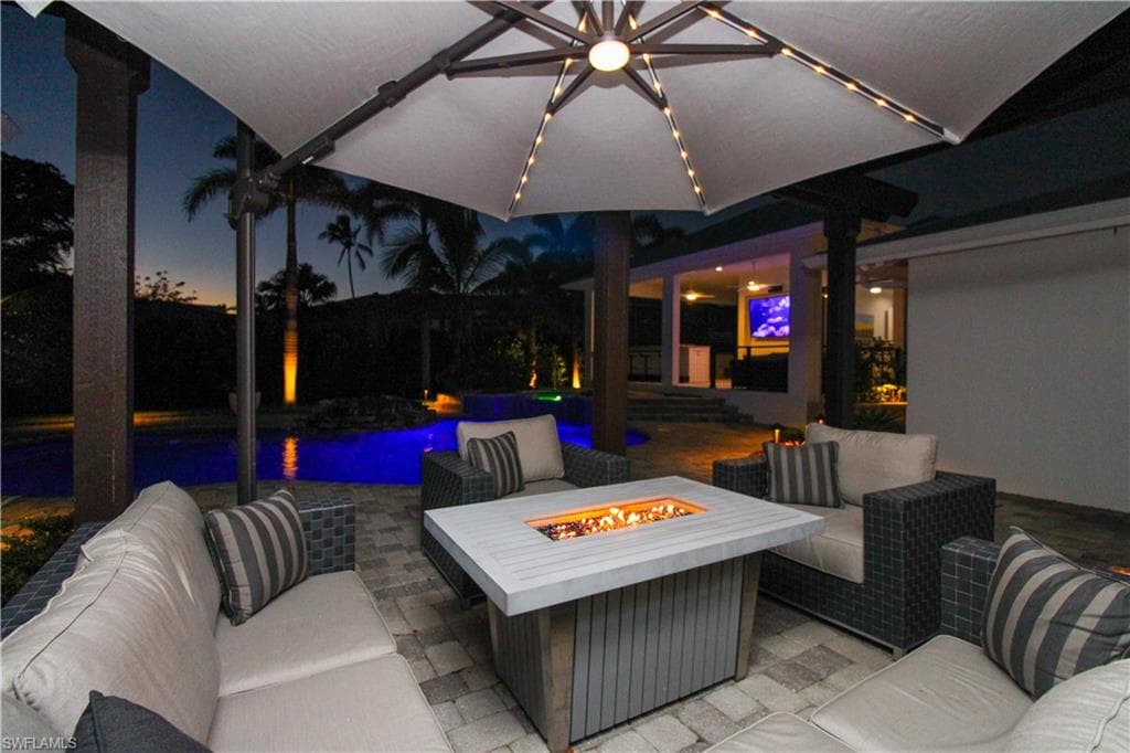 1555 Crayton RD, NAPLES FL 34102-44