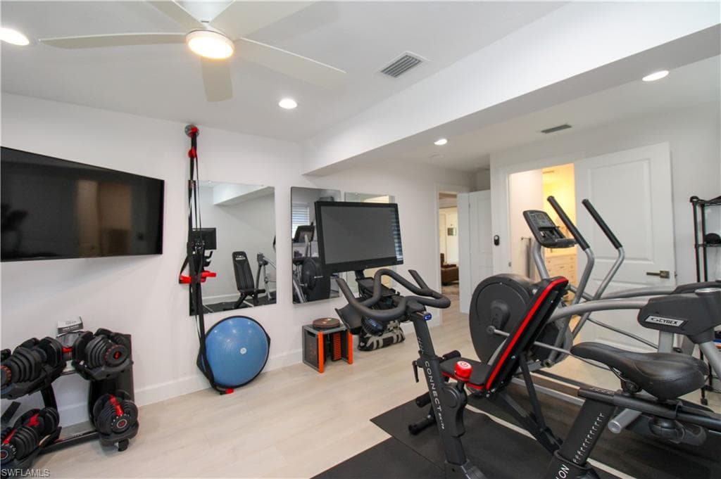 1555 Crayton RD, NAPLES FL 34102-17