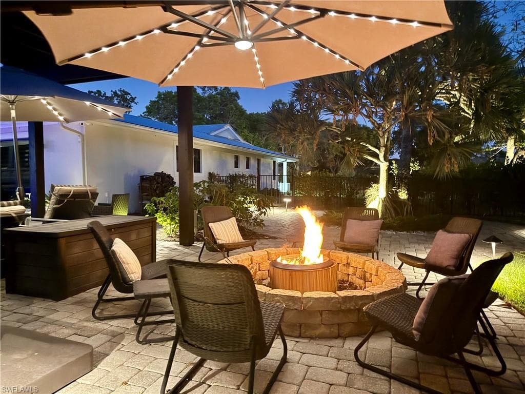 1555 Crayton RD, NAPLES FL 34102-49