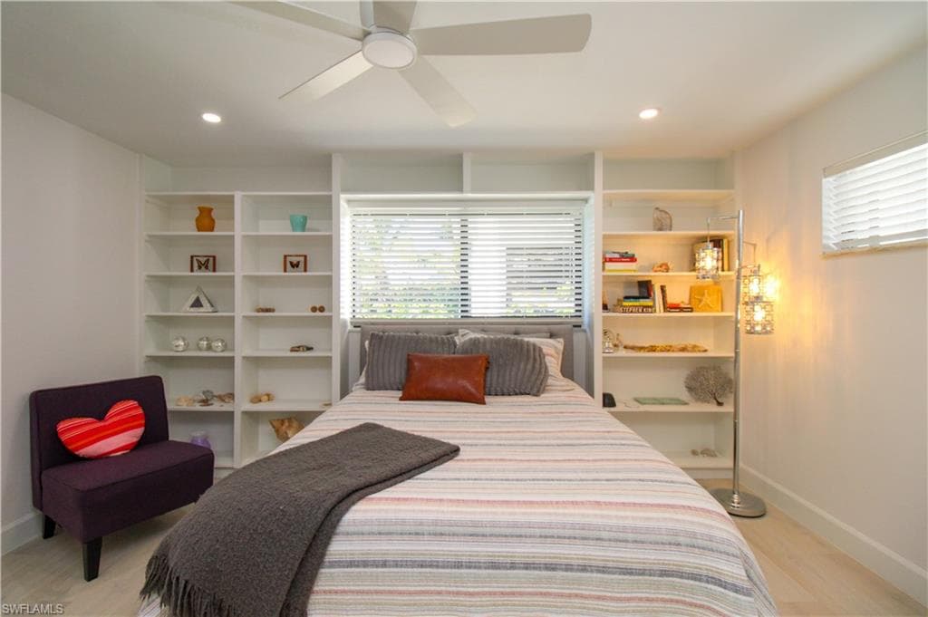 1555 Crayton RD, NAPLES FL 34102-14