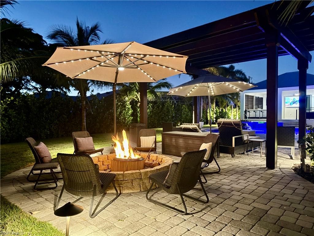 1555 Crayton RD, NAPLES FL 34102-43