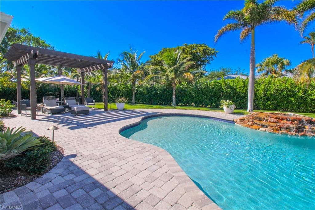 1555 Crayton RD, NAPLES FL 34102-34