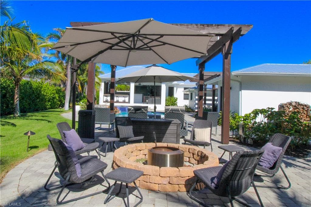 1555 Crayton RD, NAPLES FL 34102-38