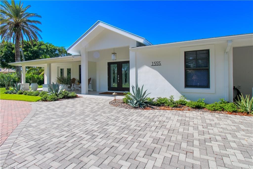 1555 Crayton RD, NAPLES FL 34102-3
