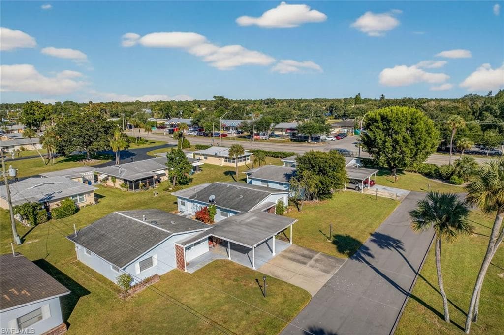 2207 Croton CT, LEHIGH ACRES FL 33936-26