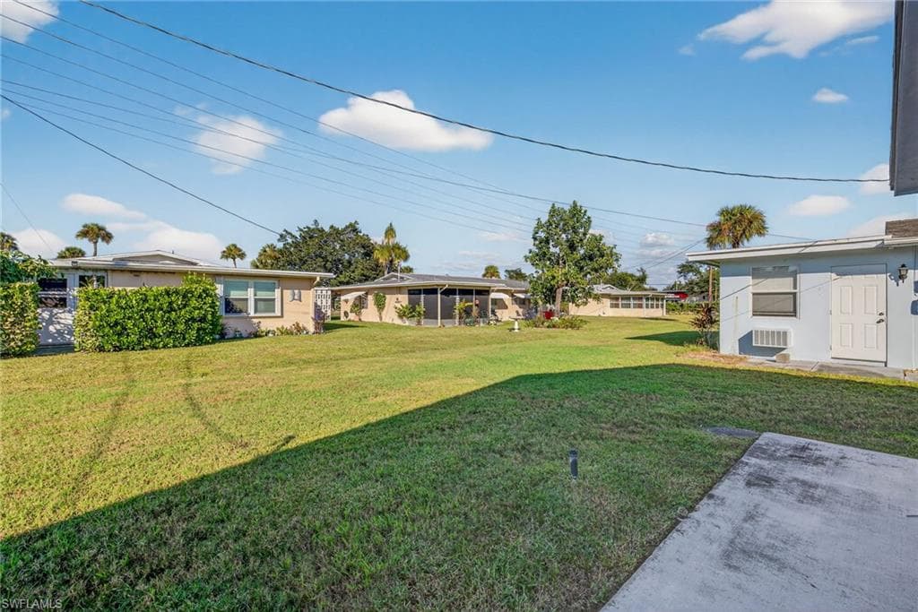 2207 Croton CT, LEHIGH ACRES FL 33936-20