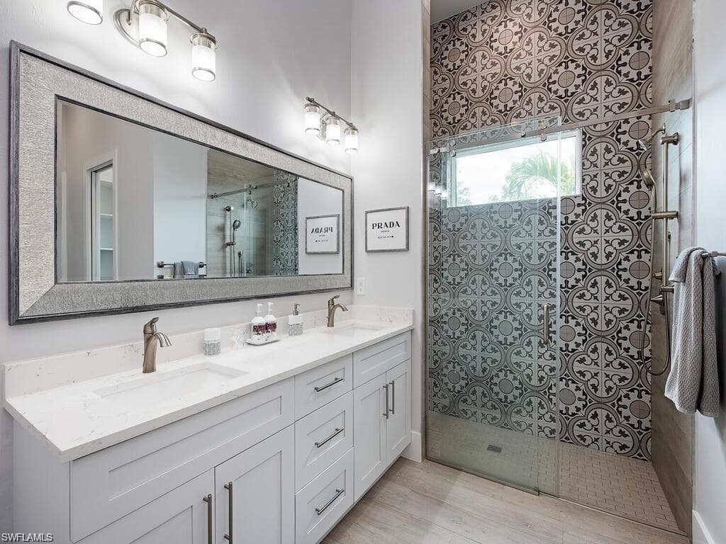 710 Soll ST, NAPLES FL 34109-11