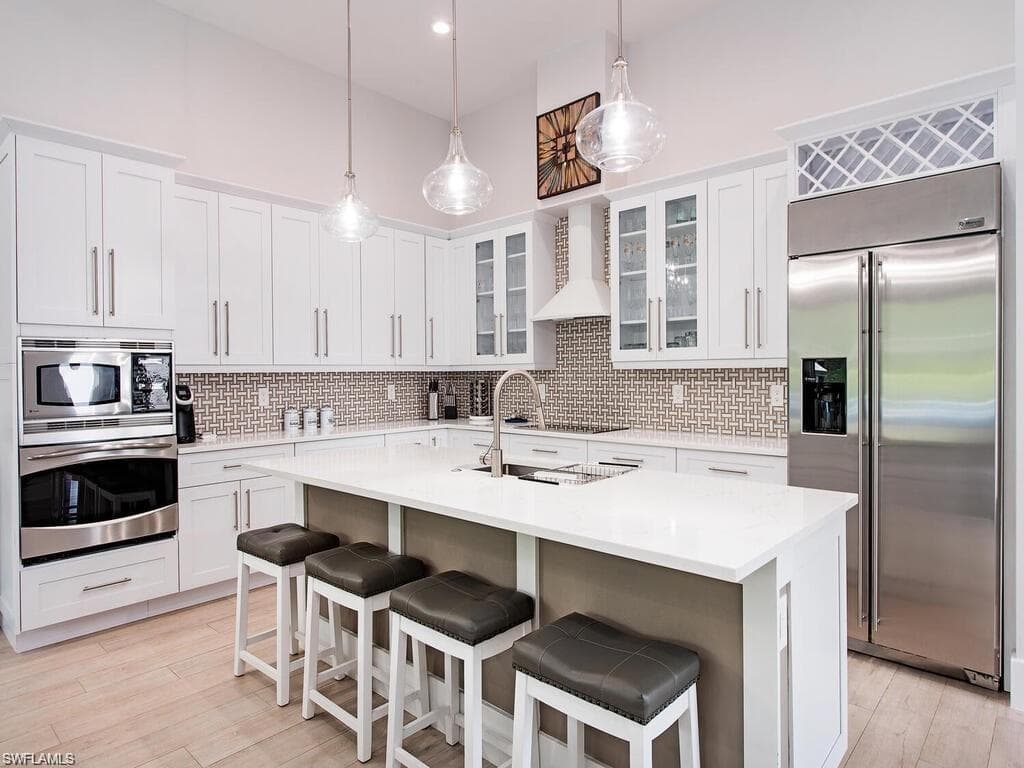 710 Soll ST, NAPLES FL 34109-6