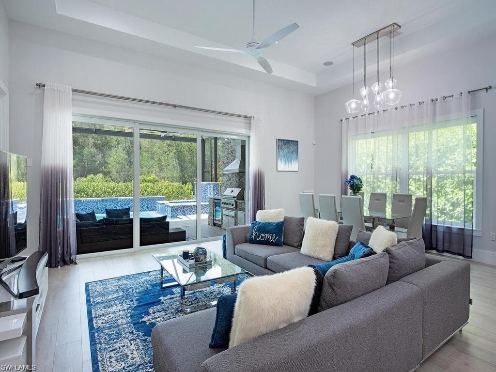 710 Soll ST, NAPLES FL 34109-4