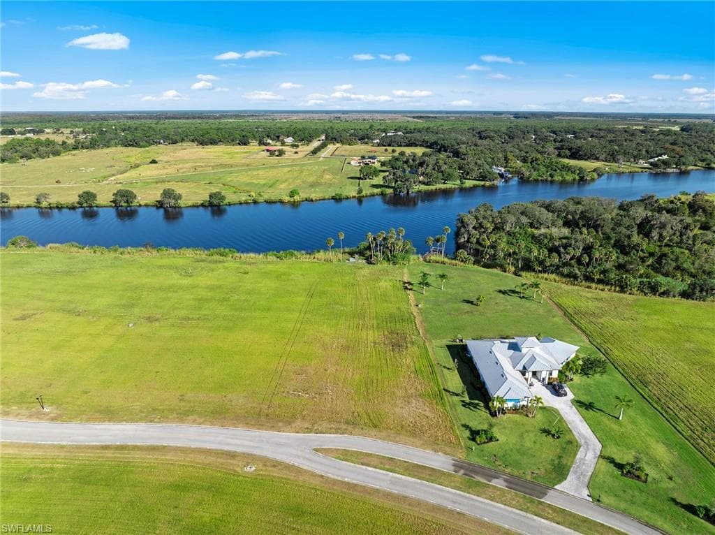 22821 Yellow Button LN, ALVA FL 33920-6