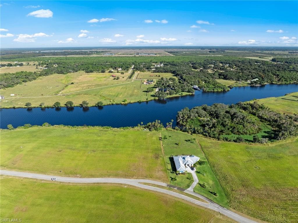 22821 Yellow Button LN, ALVA FL 33920-7