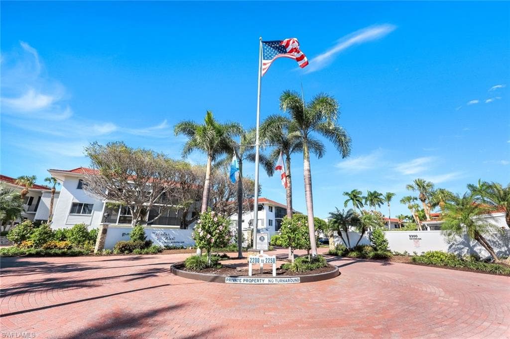 2211 Gulf Shore BLVD N C4-21