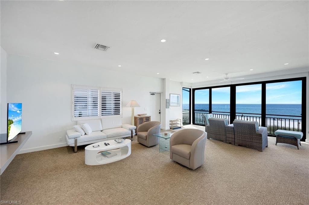 2211 Gulf Shore BLVD N C4-2