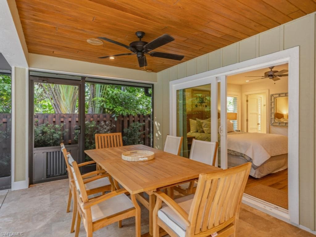 2448 Harbor RD, NAPLES FL 34104-22