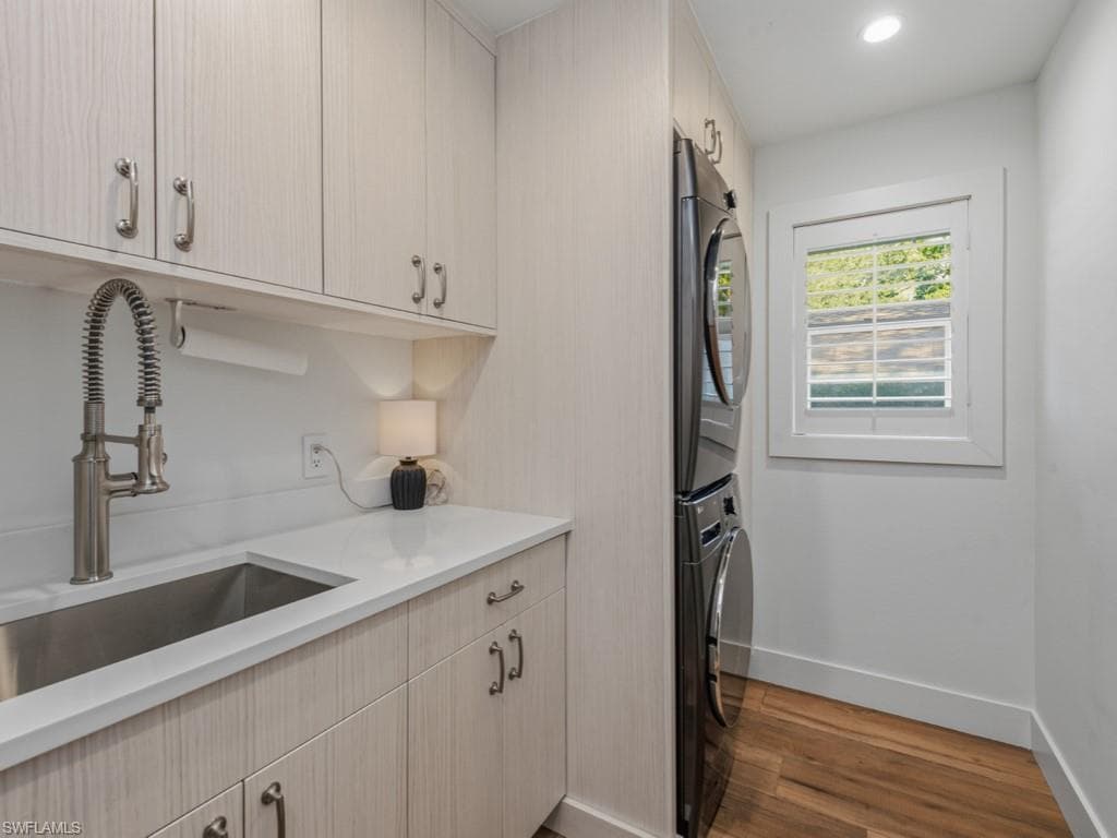 2448 Harbor RD, NAPLES FL 34104-27