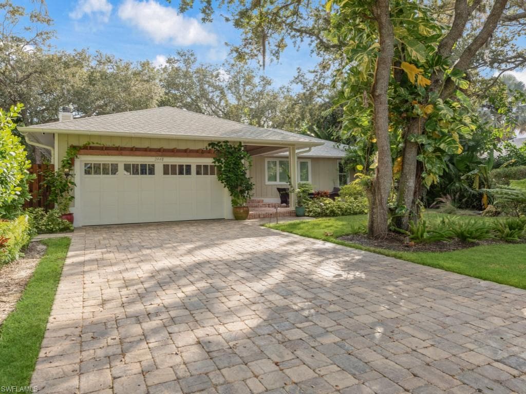 2448 Harbor RD, NAPLES FL 34104-8