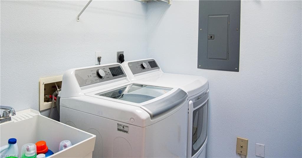 10711 Crooked River RD # 202, ESTERO FL 34135-22