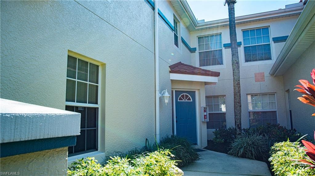 10711 Crooked River RD # 202, ESTERO FL 34135-1