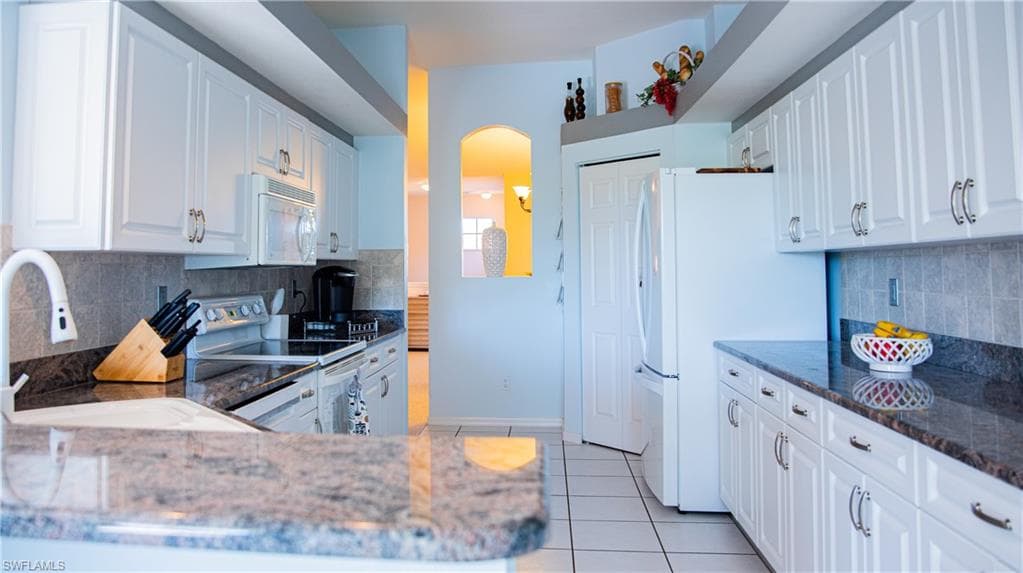 10711 Crooked River RD # 202, ESTERO FL 34135-9