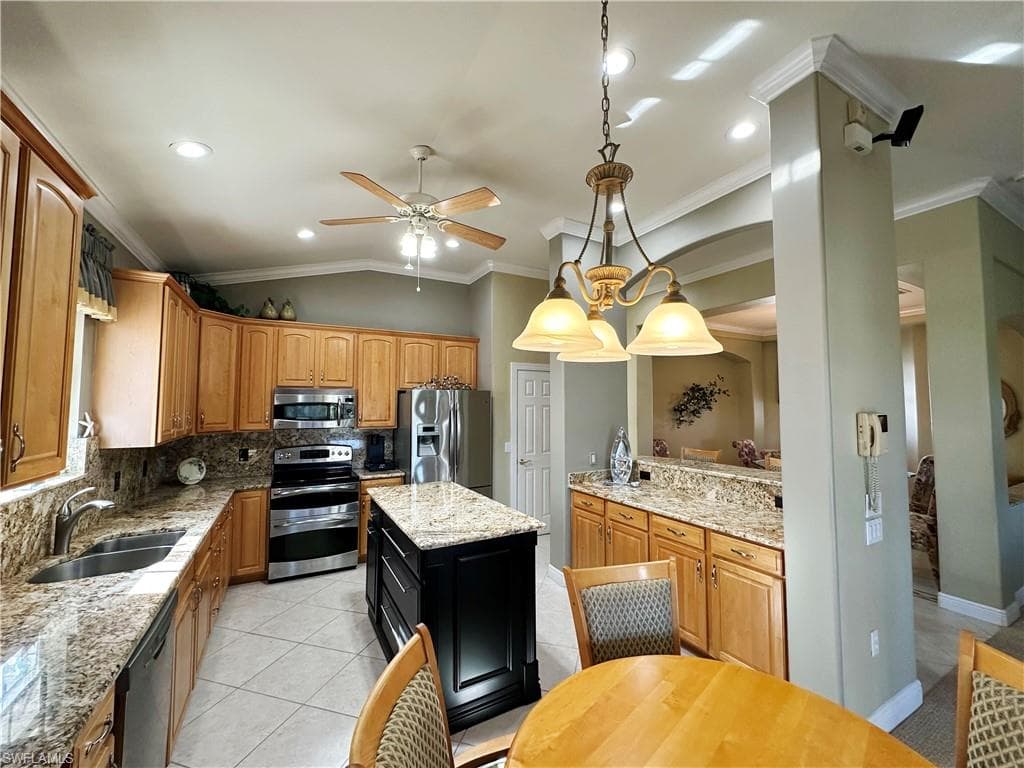 4750 Shinnecock Hills CT # 5, NAPLES FL 34112-12