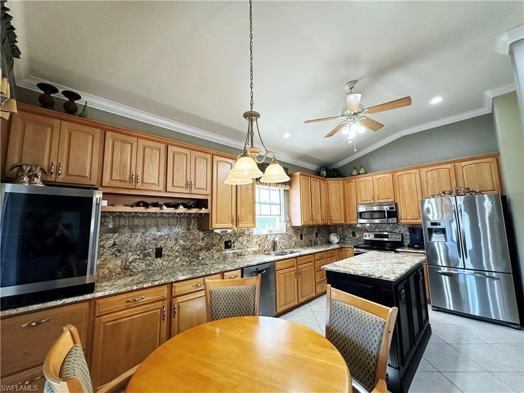 4750 Shinnecock Hills CT # 5, NAPLES FL 34112-9