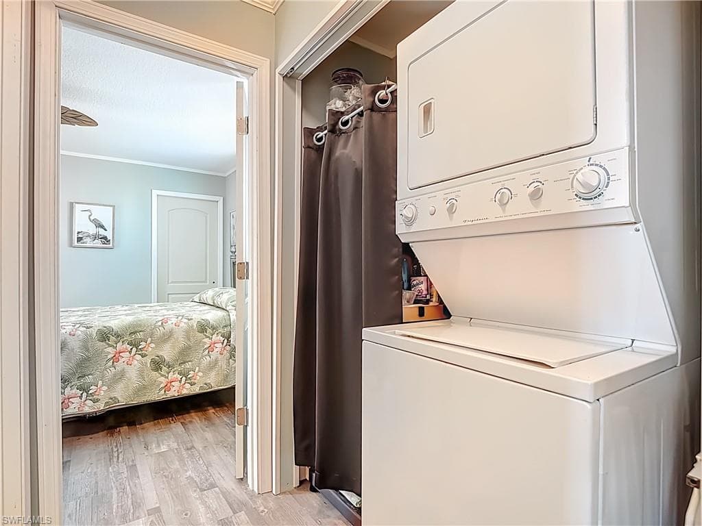 16 Helen LN-21