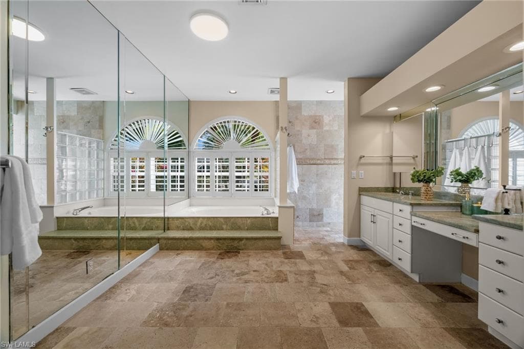 1923 Blackstone CIR, NAPLES FL 34109-39