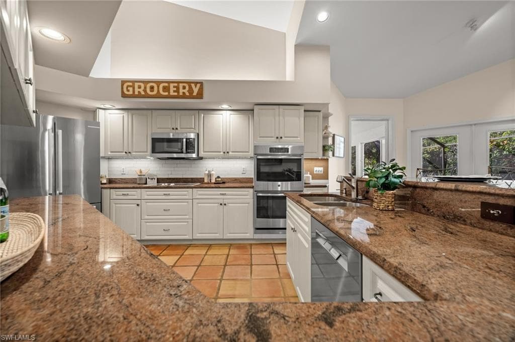 1923 Blackstone CIR, NAPLES FL 34109-34