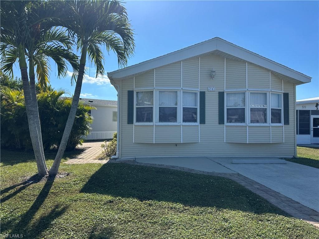 4501 Mayflower WAY E, ESTERO FL 33928-1