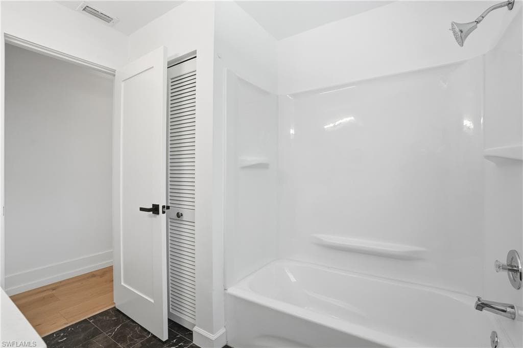 6260 Waxmyrtle WAY, NAPLES FL 34109-26