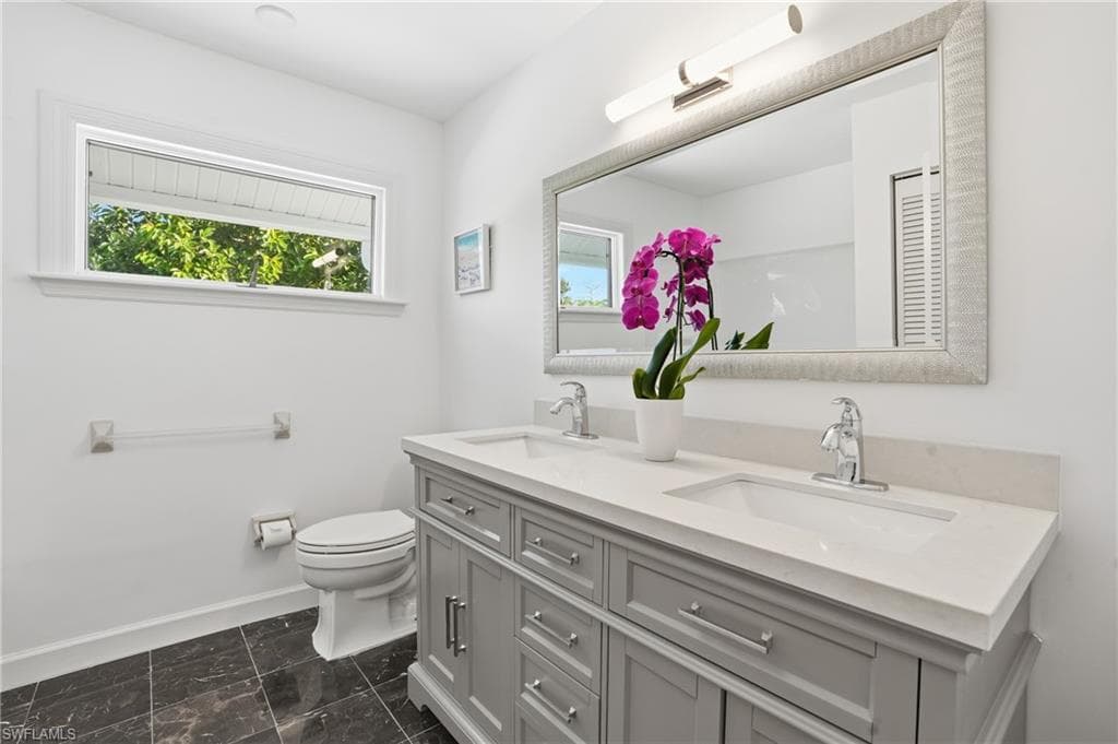 6260 Waxmyrtle WAY, NAPLES FL 34109-25