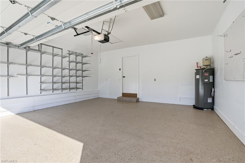 6260 Waxmyrtle WAY, NAPLES FL 34109-35