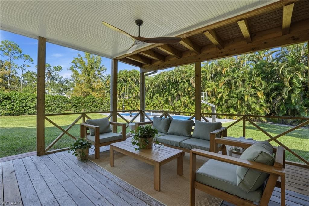 6260 Waxmyrtle WAY, NAPLES FL 34109-4