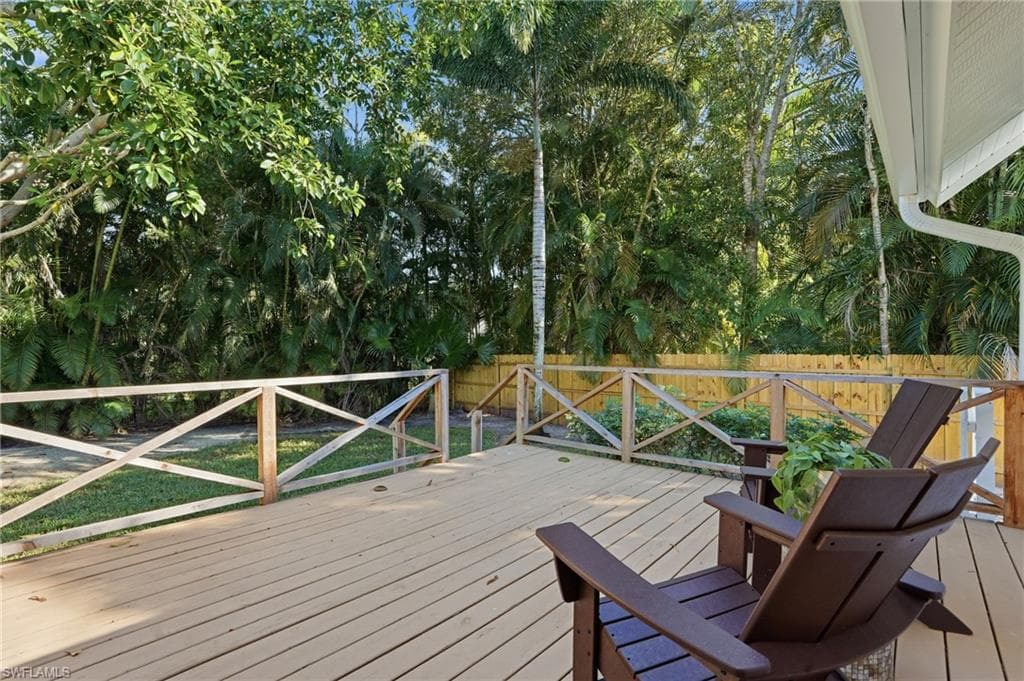 6260 Waxmyrtle WAY, NAPLES FL 34109-32