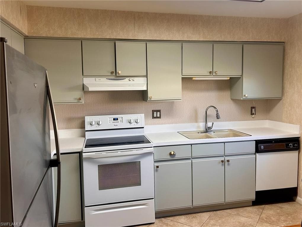 6823 Sandtrap DR, FORT MYERS FL 33919-2