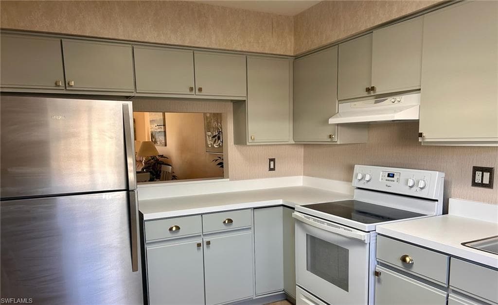 6823 Sandtrap DR, FORT MYERS FL 33919-4