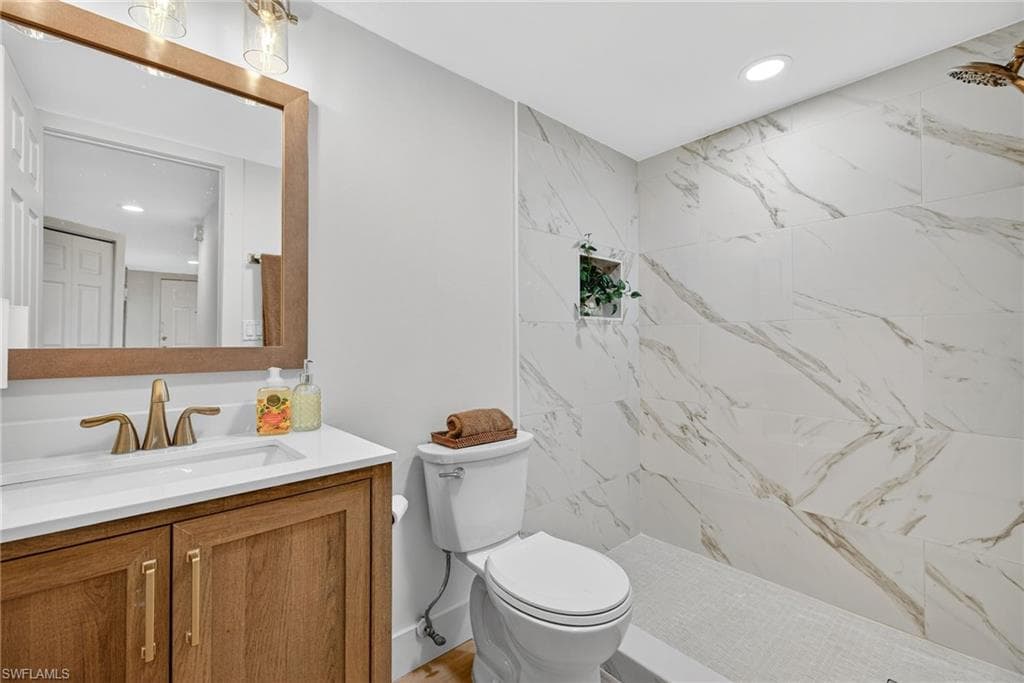 9832 Luna CIR # 103G, NAPLES FL 34109-19