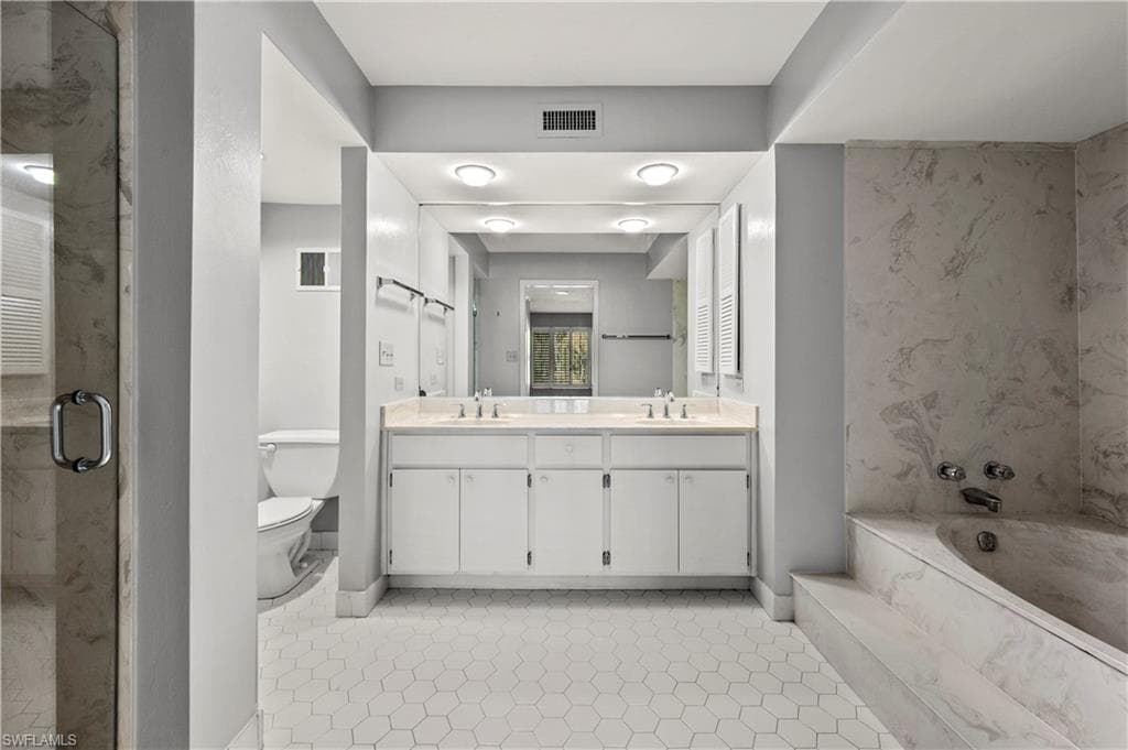 100 Wyndemere WAY # A203, NAPLES FL 34105-5